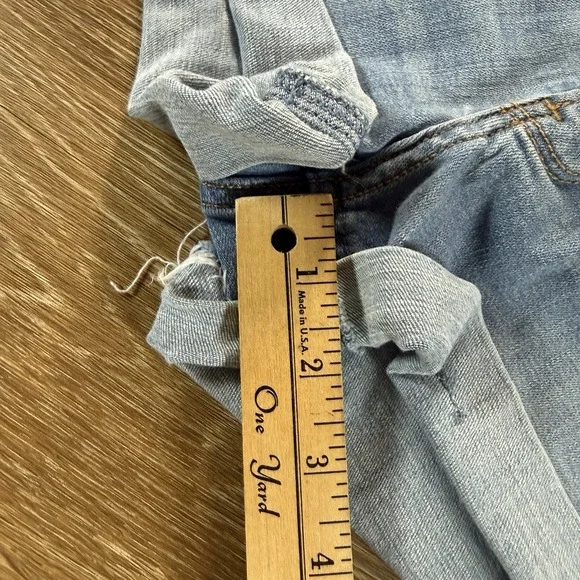 Hollister Women's High Rise Denim Shorts Light Wash Cuffed W25 Size 1 Casual - Picture 8 of 9